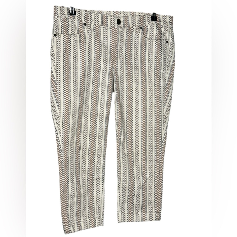 LOFT modern cuffed cropped jeans. 
Size: 12P